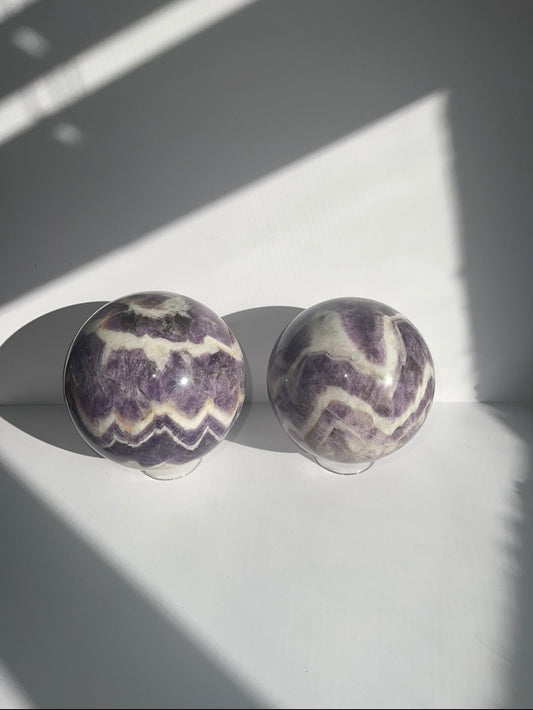 Dream amethyst spheres