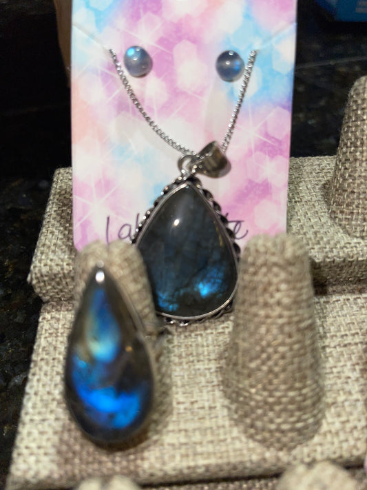 Labradorite with flash set